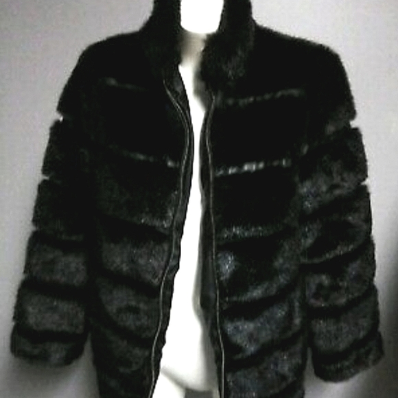 Pamela McCoy Jackets & Blazers - Pamela Mccoy faux fur coat🛍